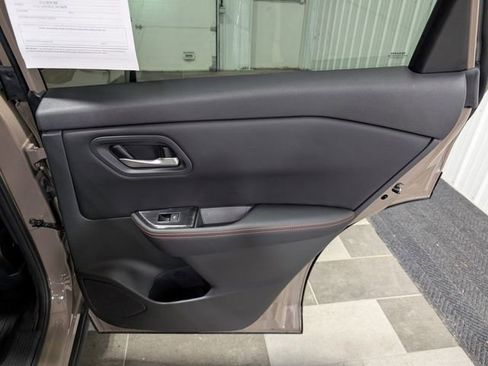 Used 2025 Nissan Rogue SV image 25