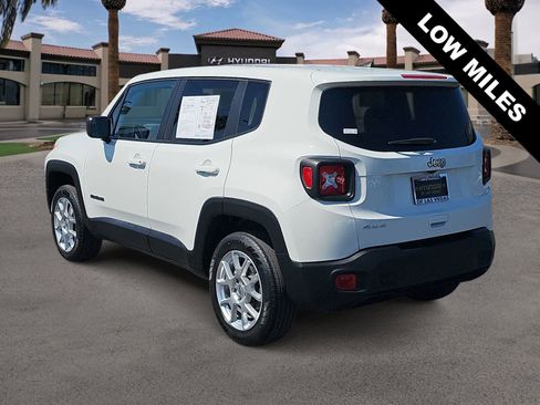 Used 2023 Jeep Renegade Latitude AWD/4WD image 6