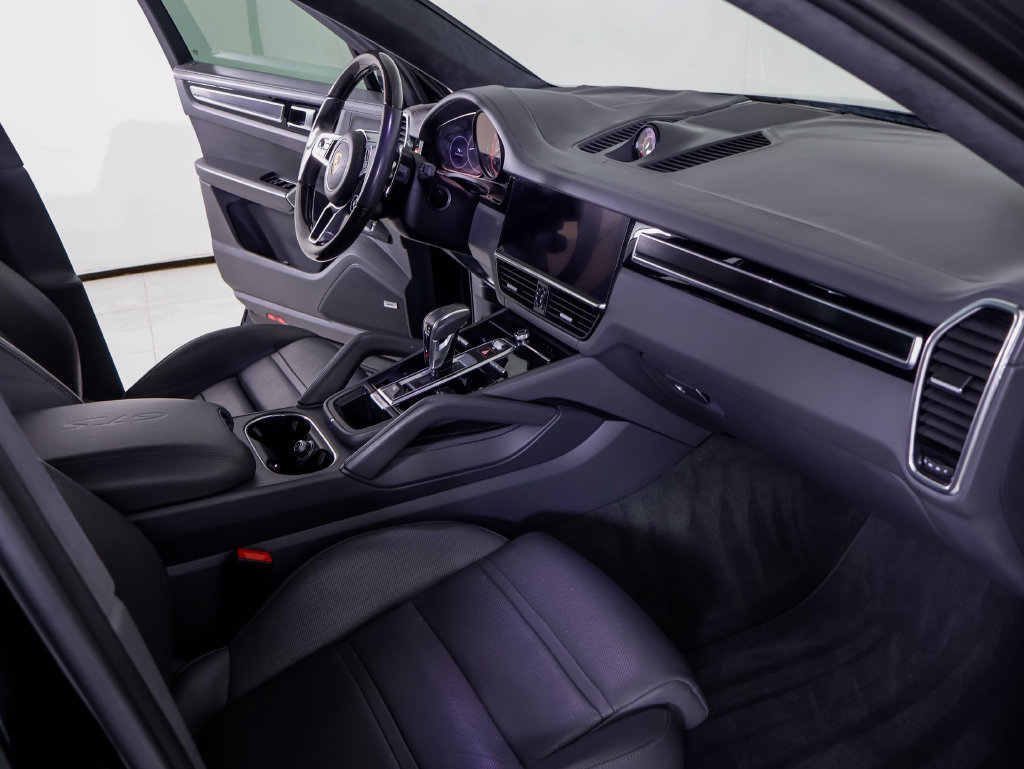 Certified 2023 Porsche Cayenne GTS w/ Premium Package Plus AWD/4WD image 8