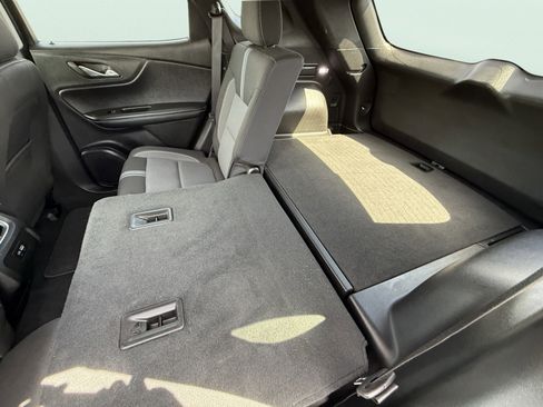 Used 2025 Chevrolet Blazer LT FWD image 13