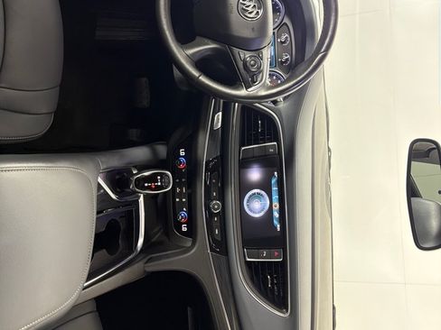 Used 2019 Buick Enclave Essence FWD image 28