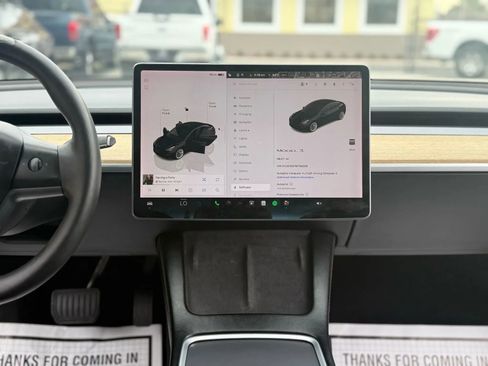 Used 2022 Tesla Model 3 Standard Range image 21