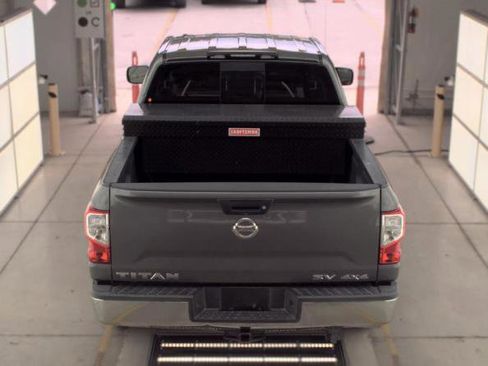 Certified 2019 Nissan Titan SV AWD/4WD image 3