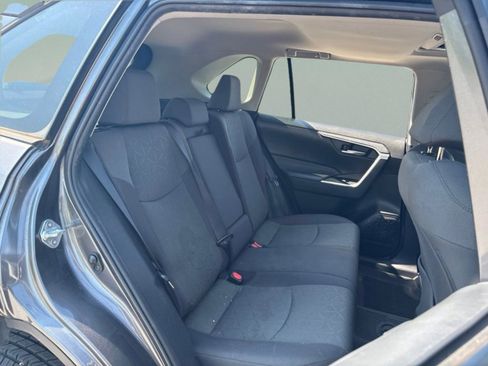 Used 2021 Toyota RAV4 XLE w/ Convenience Package FWD image 26
