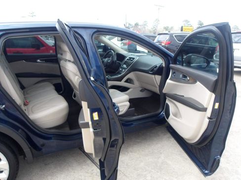 Used 2017 Lincoln MKX Reserve w/ Lincoln MKX Climate Package image 6