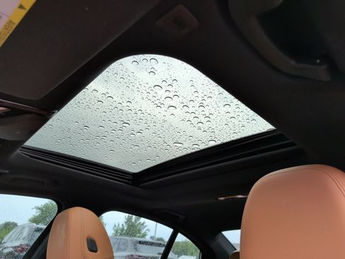 Used 2023 BMW 330i xDrive Sedan w/ Premium Package image 27