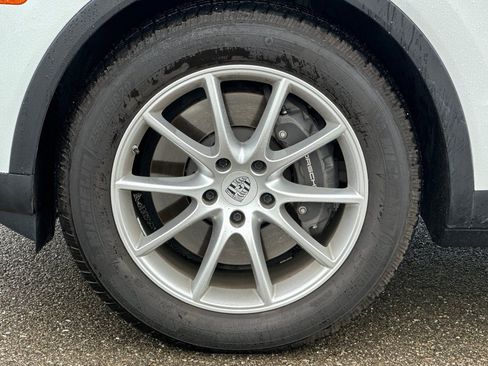 Used 2024 Porsche Cayenne image 45