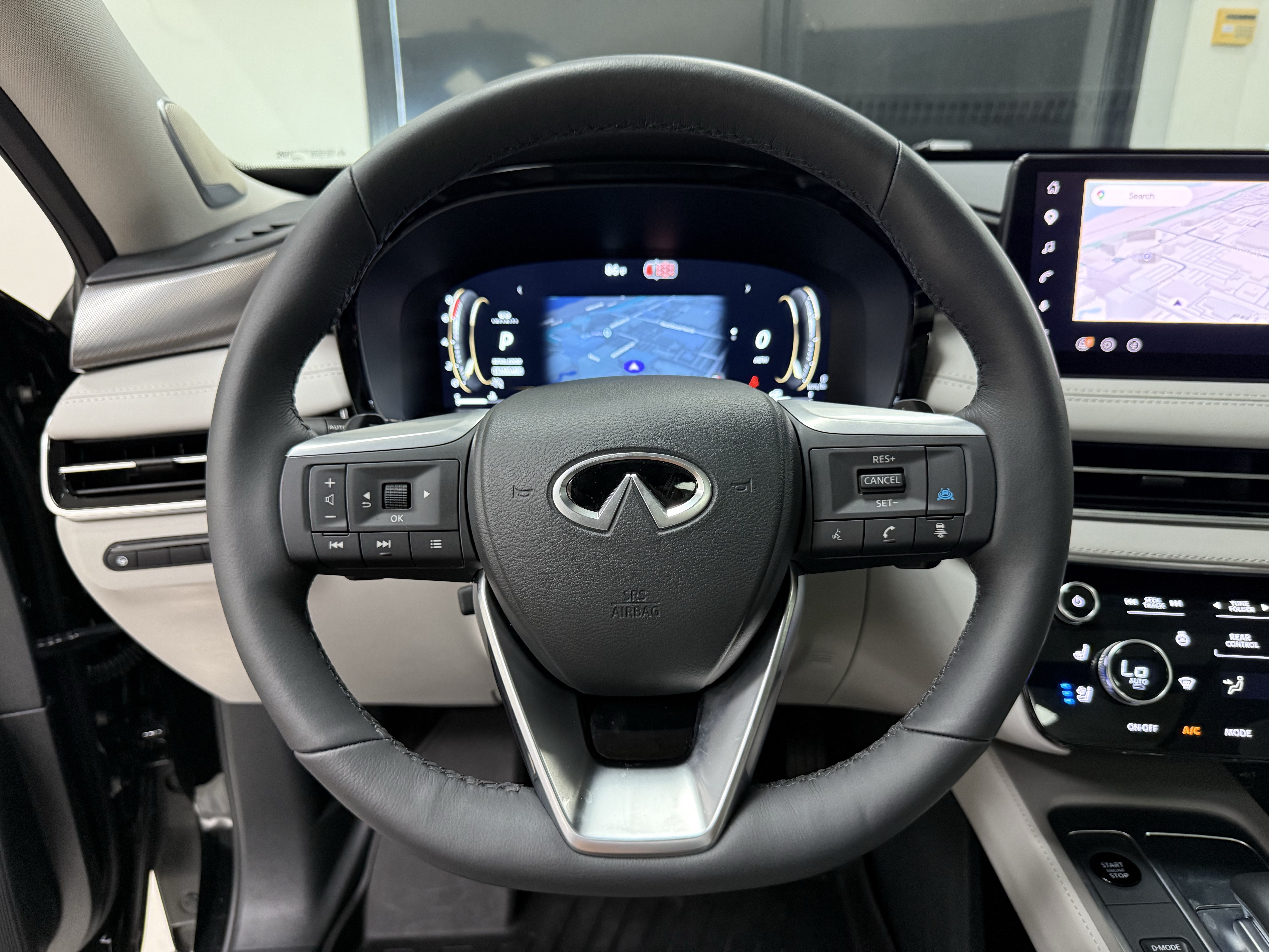 Used 2027 INFINITI QX60 Luxe w/ Cargo Package FWD image 18