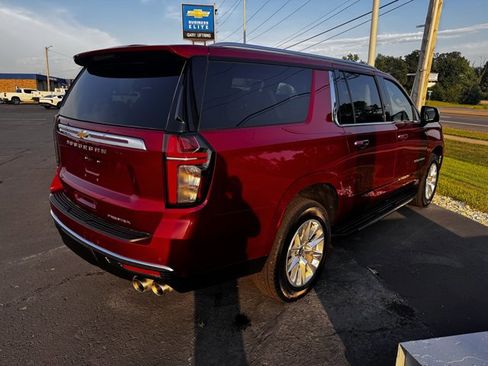 Used 2024 Chevrolet Suburban Premier w/ Premium Package image 2