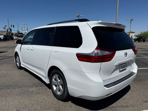 Used 2019 Toyota Sienna LE image 9