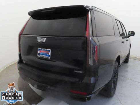 Used 2024 Cadillac Escalade ESV Sport Platinum w/ LPO, ONYX Package image 3