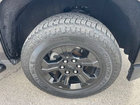Used 2018 Chevrolet Silverado 1500 LT w/ Midnight Edition AWD/4WD image 25