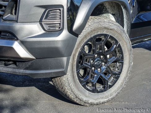 New 2026 Chevrolet Colorado Trail Boss w/ Midnight Edition AWD/4WD image 4