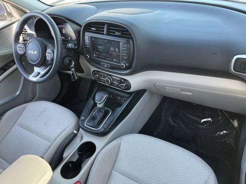 Certified 2025 Kia Soul LX FWD image 12