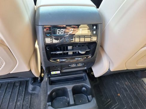 Used 2025 Jeep Grand Cherokee L Limited w/ Luxury Tech Group II RWD image 12