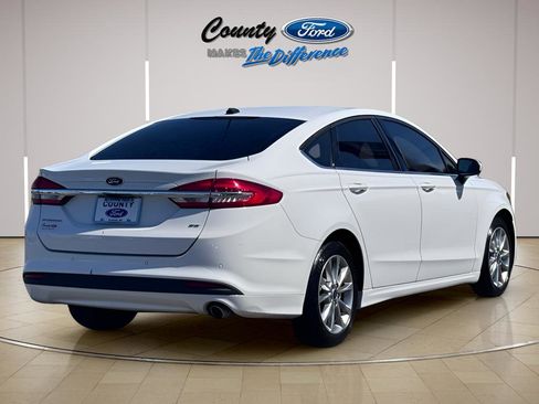 Used 2017 Ford Fusion SE w/ Fusion SE Technology Package FWD image 13