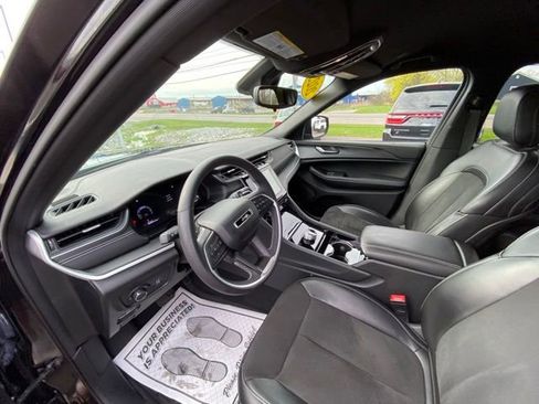 Used 2023 Jeep Grand Cherokee L Laredo AWD/4WD image 13
