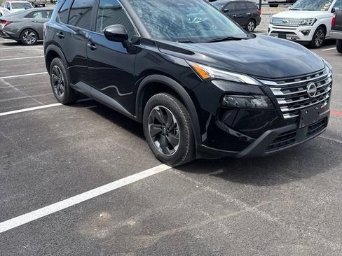 Used 2025 Nissan Rogue SV FWD image 4