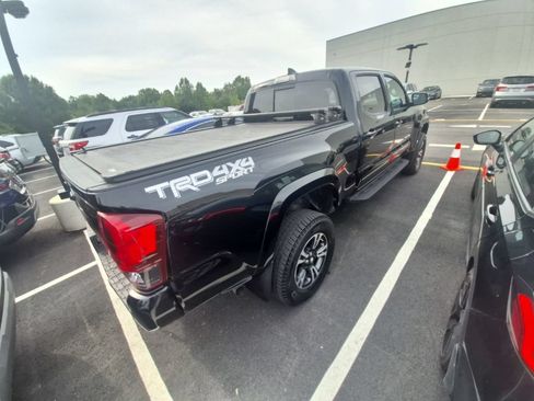 Used 2019 Toyota Tacoma TRD Sport w/ TRD Premium Sport Package AWD/4WD image 9
