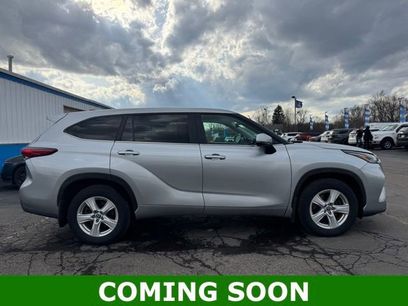 Used 2023 Toyota Highlander LE