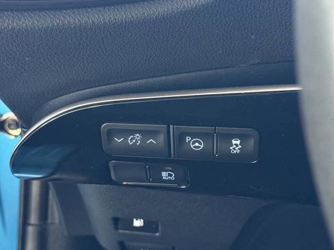 Used 2021 Toyota Prius LE image 23
