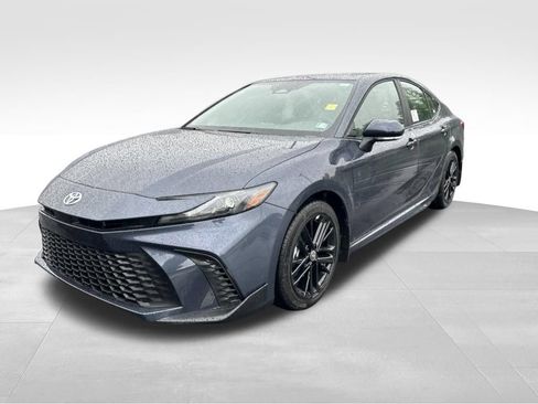 New 2026 Toyota Camry SE FWD image 1