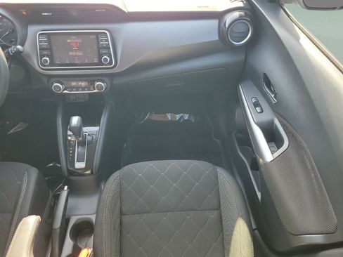 Certified 2020 Nissan Kicks SV image 17