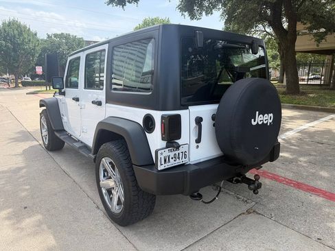 Used 2016 Jeep Wrangler Unlimited Sport w/ Connectivity Group AWD/4WD image 4