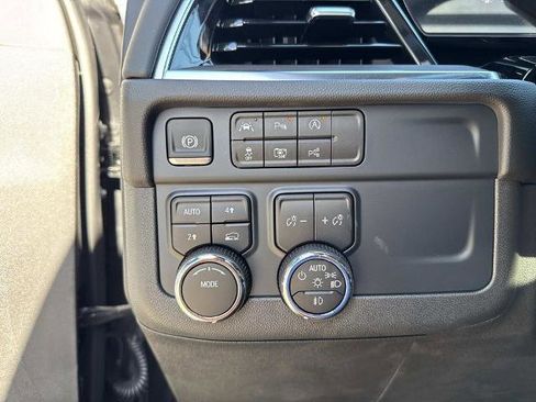New 2025 Chevrolet Suburban LT w/ Comfort Package AWD/4WD image 15