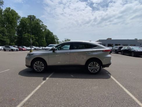 Used 2024 Toyota Venza Limited AWD/4WD image 6