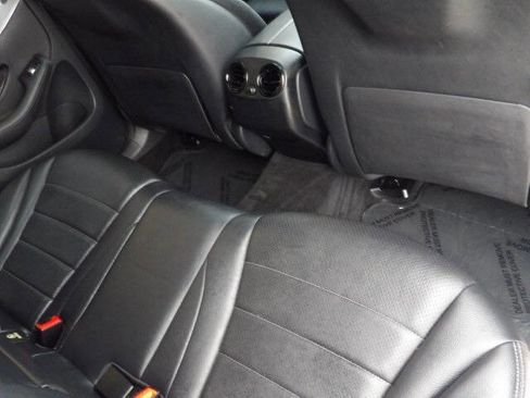 Used 2019 Mercedes-Benz GLC 350e 4MATIC image 20