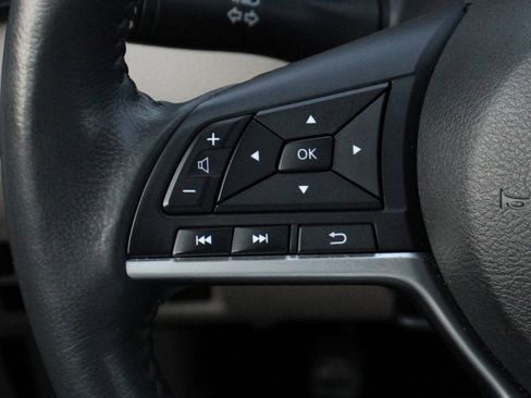 Used 2018 Nissan Rogue SV image 32