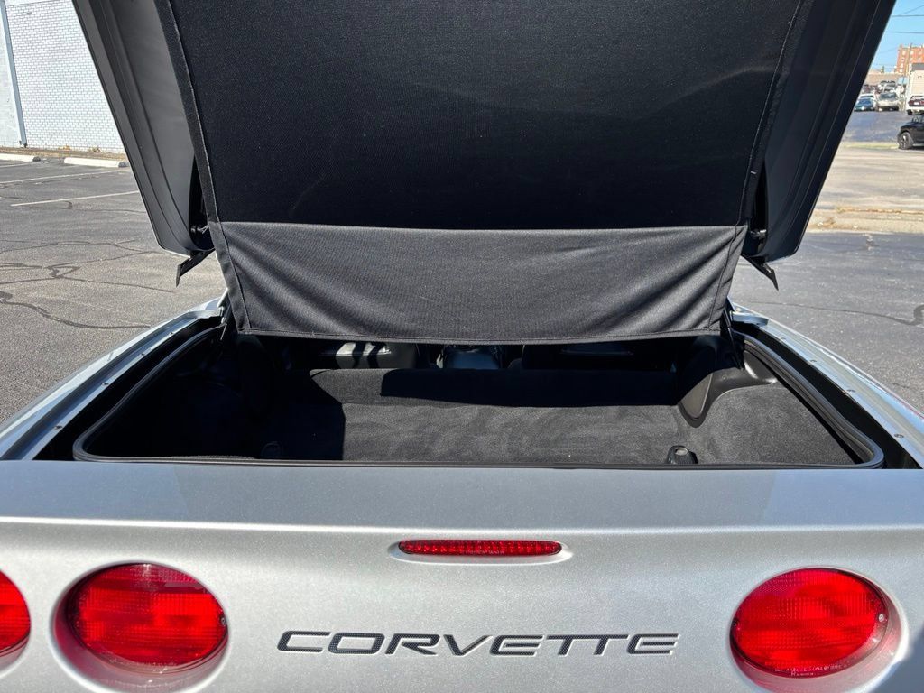 Used 2001 Chevrolet Corvette Coupe w/ Preferred Equipment Group2 RWD image 12