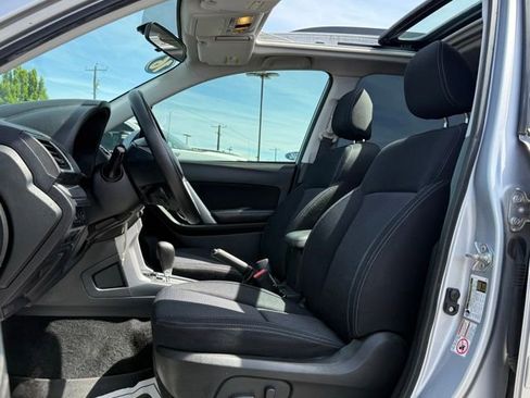 Used 2016 Subaru Forester 2.5i Premium AWD/4WD image 2