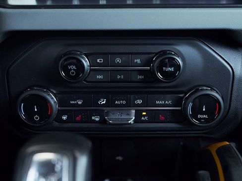 Used 2022 Ford Bronco Badlands image 45