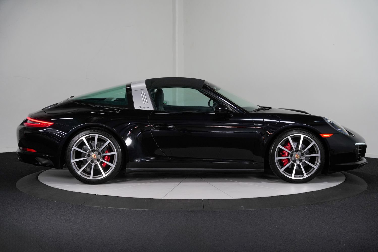 Used 2017 Porsche 911 Targa 4 AWD/4WD image 10