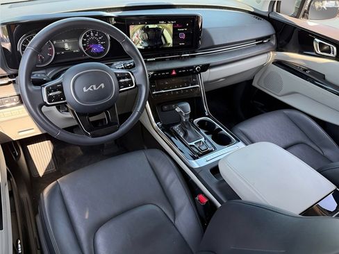 Used 2024 Kia Carnival EX FWD image 19