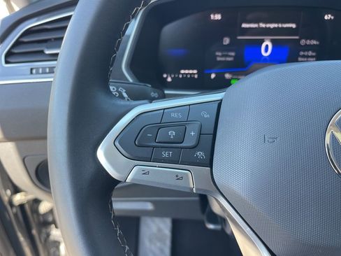 Used 2024 Volkswagen Tiguan SE image 16