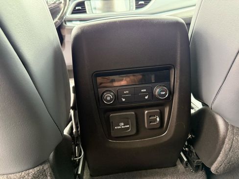 Used 2019 Buick Enclave Premium image 18
