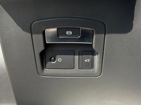 Used 2019 Land Rover Range Rover Velar R-Dynamic SE AWD/4WD image 16