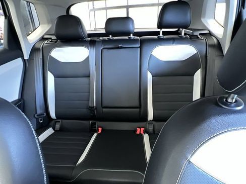 Used 2025 Volkswagen Taos SEL image 24