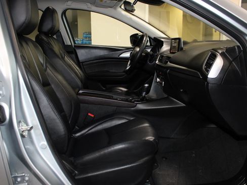 Used 2017 MAZDA MAZDA3 Touring w/ Popular Equipment Package FWD image 27
