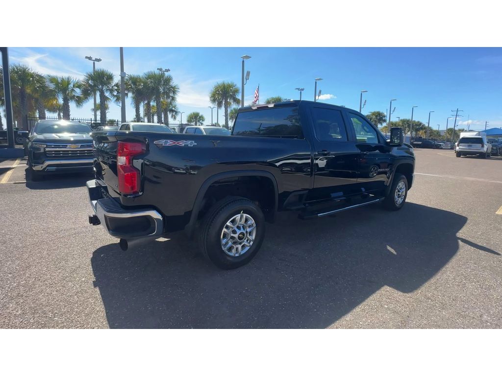 Used 2025 Chevrolet Silverado 2500 LT w/ Convenience Package AWD/4WD image 6
