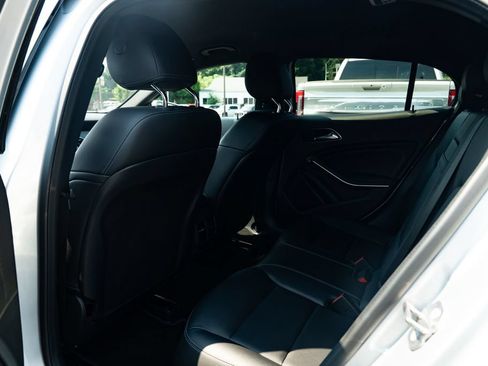 Used 2020 Mercedes-Benz GLA 250 4MATIC w/ Premium Package image 21