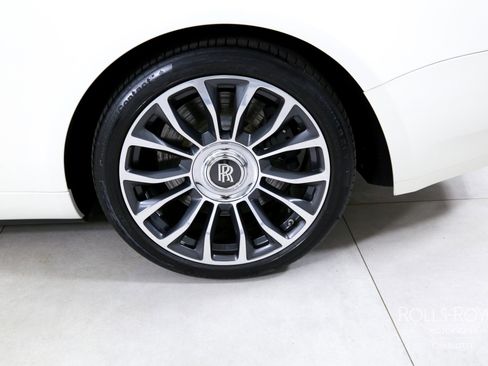Used 2020 Rolls-Royce Dawn image 33