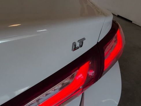 Used 2021 Chevrolet Malibu LT image 29