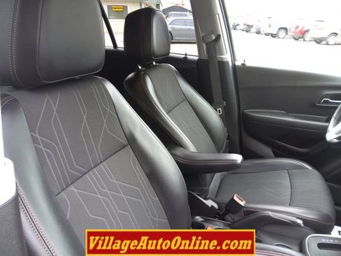 Used 2019 Chevrolet Trax LT w/ LT Convenience Package FWD image 30