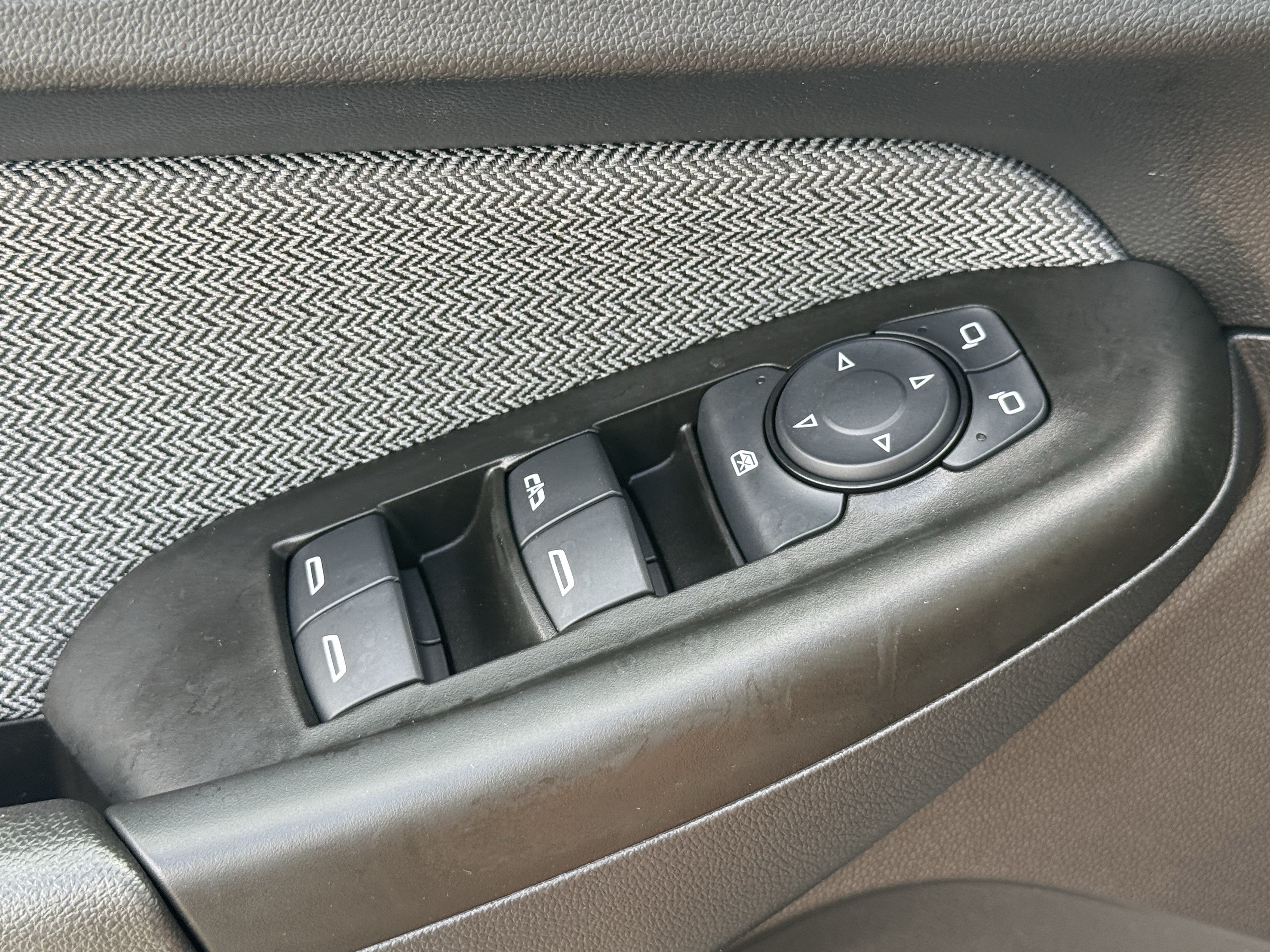 Used 2023 Chevrolet TrailBlazer LS AWD/4WD image 25