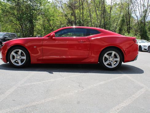 Used 2022 Chevrolet Camaro LT RWD image 8