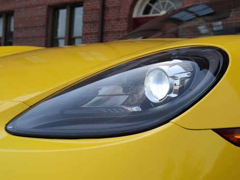 Used 2019 Porsche 718 Boxster RWD image 35